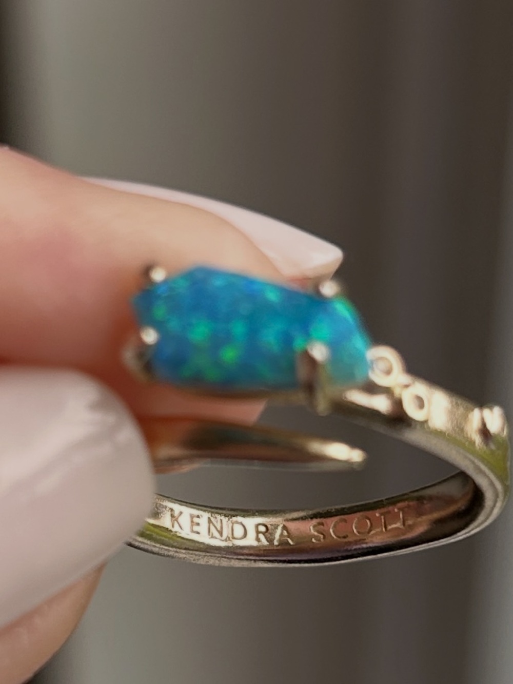Kendra Scott Kyocera Opal Dainty Gold Tone Ring, Great Condition- Size 4.5-5 - Picture 5 of 9